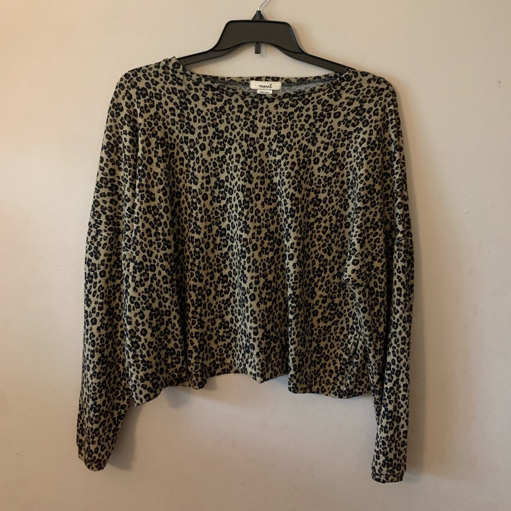 Womens long sleeve cropped leopard print shirt